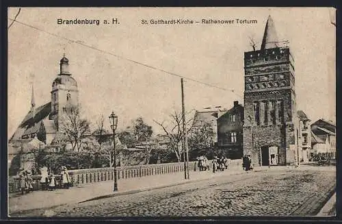 AK Brandenburg / Havel, St. Gotthardt-Kirche und Rathenower Torturm