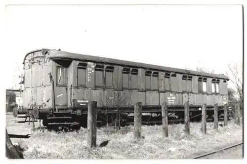 Fotografie Deutsche Bahn, Passagier-Waggon Nr. 05410 verrottet auf einem Abstellgleis