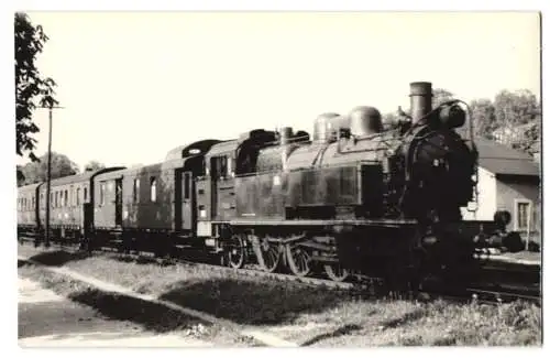 Fotografie Deutsche Reichsbahn DDR, Personenzug mit Dampflok, Lokomotive Nr. 75 516 zwischen Löbau & Bautzen