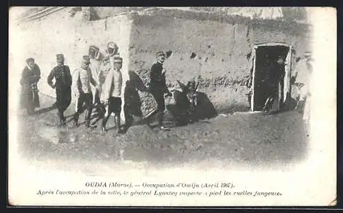 AK Oudja, Occupation, Apres l'occupation de la ville, le general Layautey inspecte a pied les ruelles fangeuse