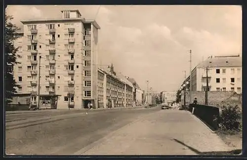 AK Brandenburg /Havel, Friedensstrasse mit Hochhaus