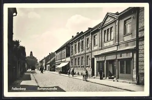 AK Falkenberg / Mark, Rathenaustrasse mit Konsum-Kaufhaus