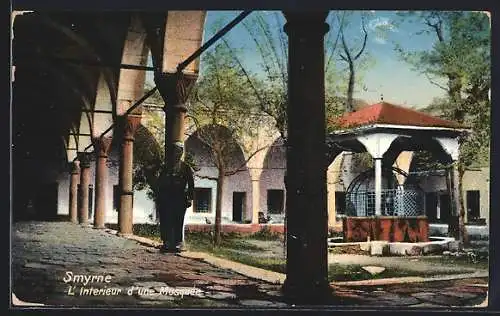 AK Smyrne, L`interieur d`une Mosquée