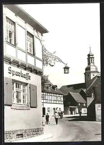 AK Geising /Osterzgebirge, Hauptstrasse mit Sparkasse