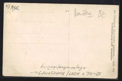 AK Landsberg /Lech, Kriegsgefangenenlager, Eingezäunter Hof mit Kriegsgefangenen und Ortsblick aus der Vogelschau