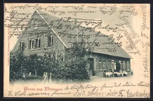 AK Müsingen /Bückeburg, Haus mit gedecktem Aussentisch und Gästen