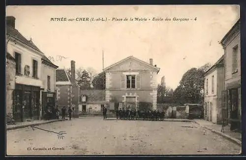 AK Athée-sur-Cher, Place de la Mairie, Ecole des Garcons