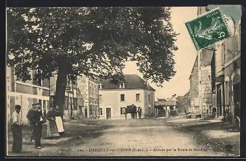 AK Marcilly-sur-Vienne, Arrivée par la Route de Nouâtre