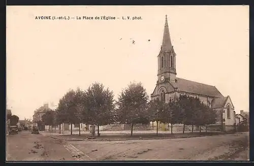 AK Avoine /Indre-et-Loire, La Place de l`Eglise