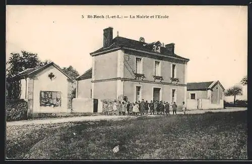 AK St-Roch /I.-et-L., La Mairie et l`Ecole