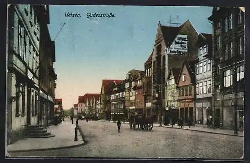 AK Uelzen, Gudesstrasse mit Geschäften und Pferdewagen