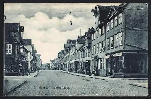 AK Lüchow / Jeetzel, Lange Strasse mit Abzweigen und Geschäften