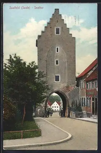 AK Saalfeld /Saale, Strassenpartie am Saaltor