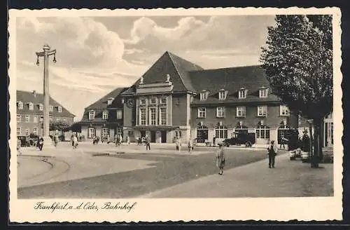 AK Frankfurt a. d. Oder, Bahnhof mit Vorplatz