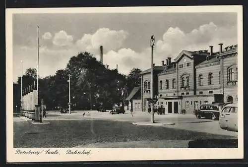 AK Bernburg, Omnibus vor dem Bahnhof