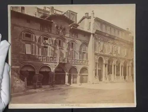 Fotografie unbekannter Fotograf, Ansicht Mailand - Milano, Loggia degli Osii, Piana Tornitore, Grossformat 26 x 21cm