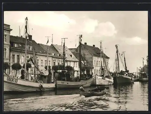 AK Ueckermünde, Fischerboote im Hafen