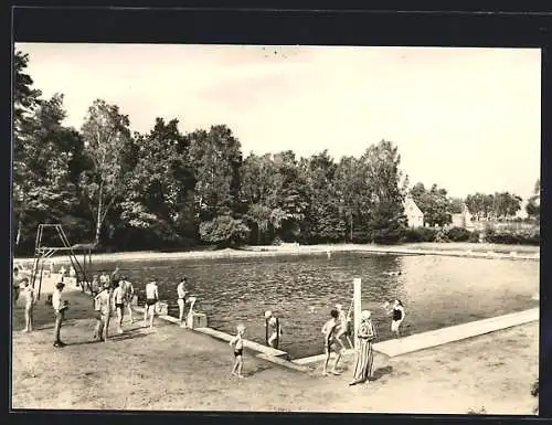 AK Belzig, Schwimmbad mit Badegästen