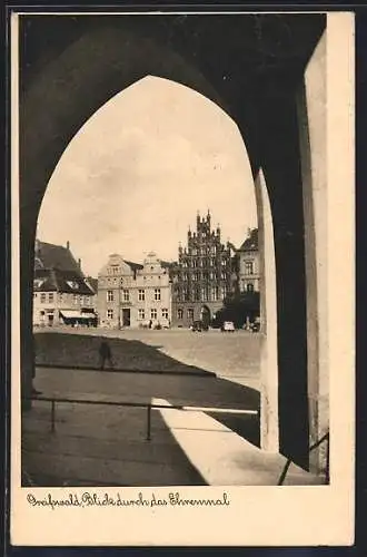 AK Greifswald, Blick durch das Ehrenmal