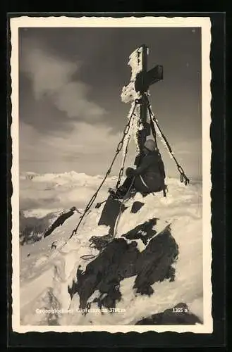 AK Bergsteigerin am Gipfelkreuz auf dem Grossglockner