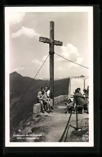 AK Besucher am Gipfelkreuz des Hüttenkogel