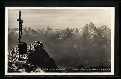 AK Das Gipfelkreuz am Untersberg gegen Steinernes Meer und Watzmann