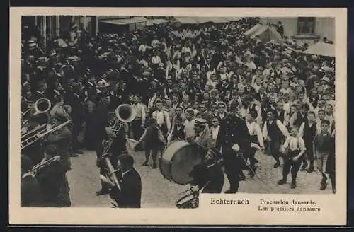 AK Echternach, Procession dansante, Les premiers danseurs