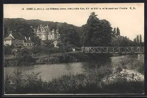 AK Ussé /Indre-et-Loire, Le Chateau coté Est et le pont sur l`Indre