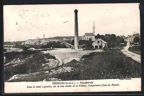 AK Trogues /Indre-et-Loire, Vue générale, Dans le fond, à gauche, l`important Usine de Paviers