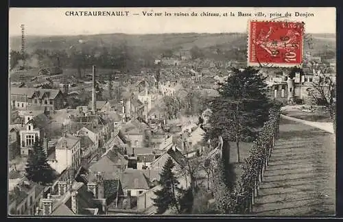 AK Chateaurenault /Indre-et-Loire, Vue sur les ruines du chateau, et la Basse ville, prise du Donjon