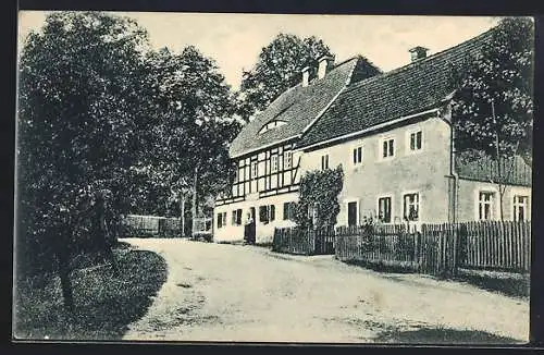 AK Hermsdorf /Dresden, Gasthof Schloss-Brauerei-Schänke, von der Strasse gesehen