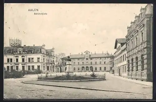 AK Aalen, Bahnhofplatz mit Denkmal