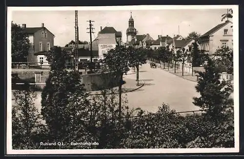 AK Ruhland / O.L., Partie an der Bahnhofstrasse