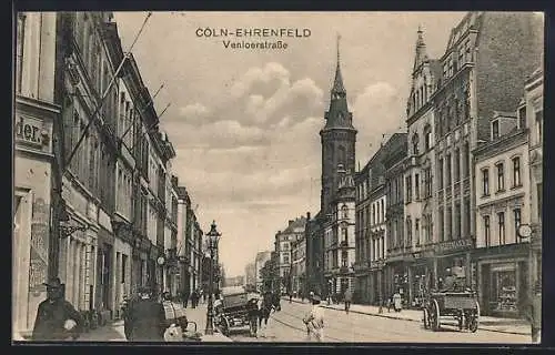 AK Köln-Ehrenfeld, Venloerstrasse mit Kirche und Passanten