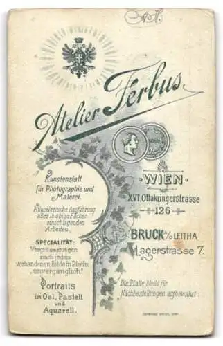 Fotografie Atelier Ferbus, Wien, Ottakringerstr. 126, Junge Dame im Kleid mit Zeitung