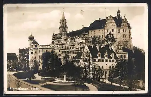 AK Sigmaringen, Schloss mit Strassenpartie