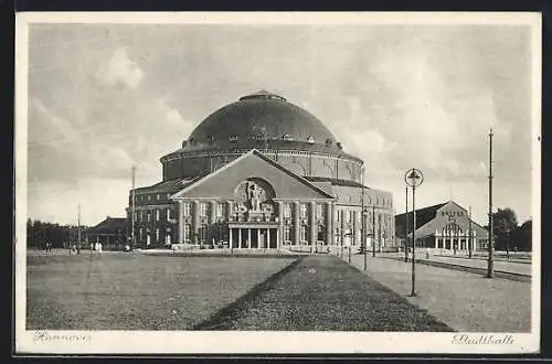 AK Hannover, Stadthalle mit Strassenpartie