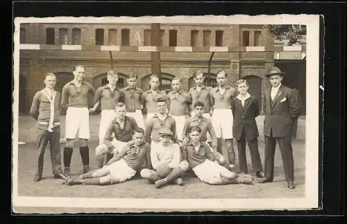 AK Gruppenbild von Fussballmannschaft im Tor