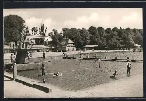 AK Rodewisch i. Vogtl., Blick in das Freibad mit Sprungturm