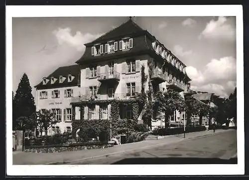 AK Badenweiler /südl. Schwarzw., Am Hotel Engler