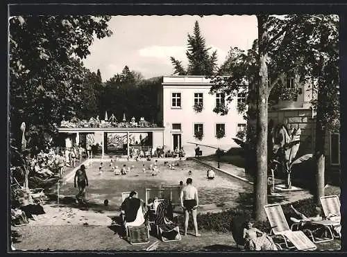 AK Badenweiler, Gäste im offenen Thermalschwimmbad