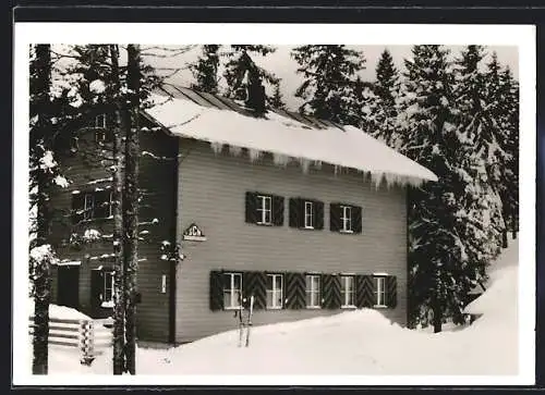 AK Feldberg /Schwarzwald, Neustadter Skihütte im Schnee