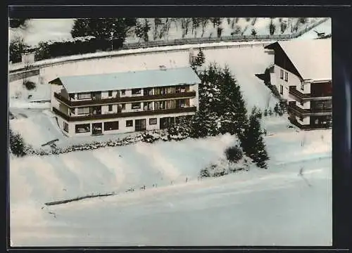 AK Oberstdorf /Allgäu, Hotel garni Spörr im Winter, Fliegeraufnahme