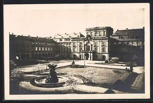 AK Mannheim, Ehrenhof mit Blick auf den Mittelbau vom Schloss