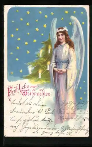 AK Weihnachtsengel mit gefalteten Händen vor einem Christbaum