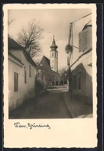 AK Wien-Grinzing, Strassenpartie mit Kirche