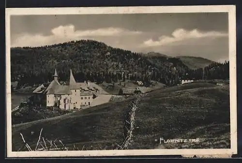 AK Flattnitz /Kärnten, Ortsansicht mit Türmen und Bergpanorama