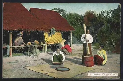 AK A Burmese Village Scene, Burmesin beim Mörsern