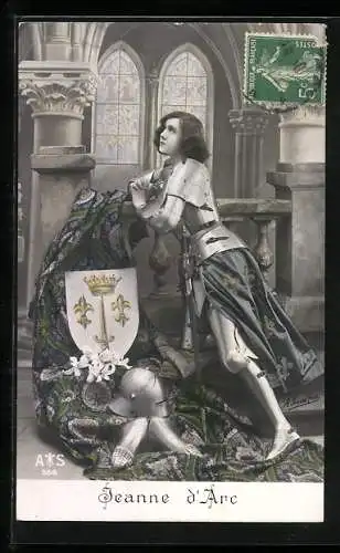 AK Jeanne d`Arc / Johanna von Orleans, Szene beim Beten mit Wappen