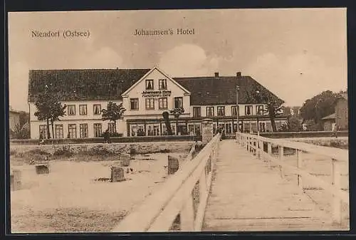 AK Niendorf /Ostsee, Johannsens Hotel, vom Seesteg gesehen